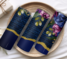 Cargar imagen en el visor de la galería, Floral Personalized Name Tumbler, Flowers Tumbler, Floral 20oz Tumbler, Custom Tumbler with Lid, Floral Tumbler with Lid
